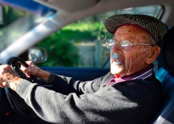 O documento obrigatório para renovar a carta de condução em determinada idade