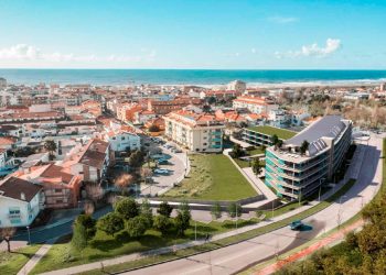 Esqueça Porto e Lisboa: a cidade costeira portuguesa que encanta os espanhóis no outono