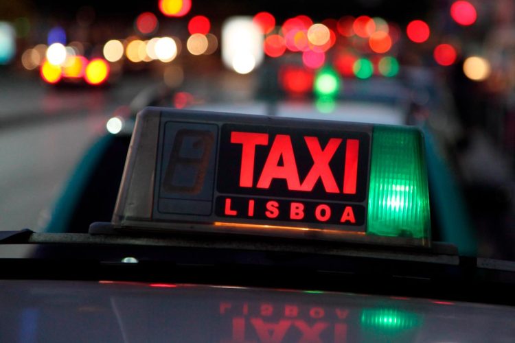 Mulher vítima de burla em táxi de Lisboa paga 1.360€ por uma viagem de apenas 8 quilómetros
