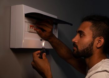 Novos cortes de luz: este domingo várias regiões vão ficar horas sem eletricidade