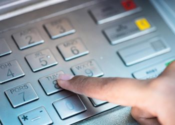 Alerta nacional: o truque quase invisível que está a clonar cartões em segundos nos Multibancos portugueses