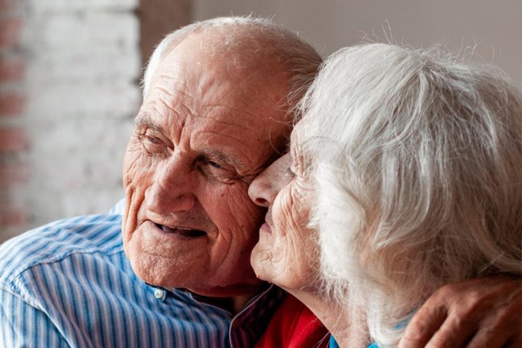 Onde se vive mais tempo em Portugal? As regiões que vivem mais anos e zonas que continuam abaixo da média Mapa de Portugal com destaque para regiões com maior e menor esperança de vida, segundo dados do INE.