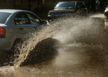 Portugal sob aviso laranja: chuva intensa, vento forte e a fúria da depressão Cláudia colocam o país em alerta
