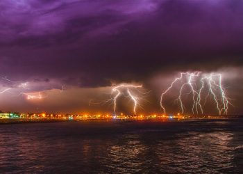 Proteção Civil lança alerta: Depressão Cláudia atinge Portugal com chuva torrencial, ventos até 110 km/h e mar revolto