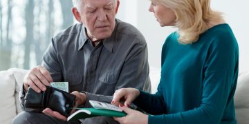 Documentos do Orçamento do Estado 2026 com cifras financeiras e gráficos de impacto nas famílias portuguesas