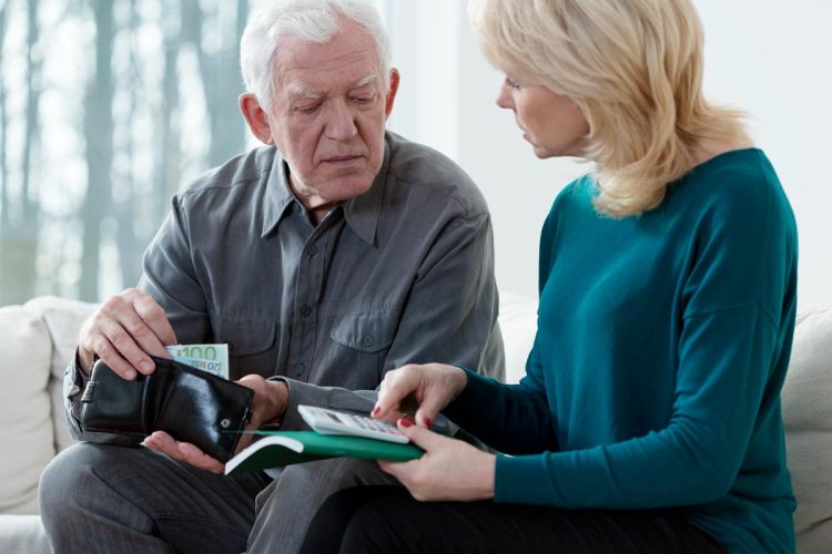 Documentos do Orçamento do Estado 2026 com cifras financeiras e gráficos de impacto nas famílias portuguesas