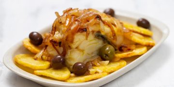 Bacalhau de cura amarela graúdo exposto para a consoada de Natal