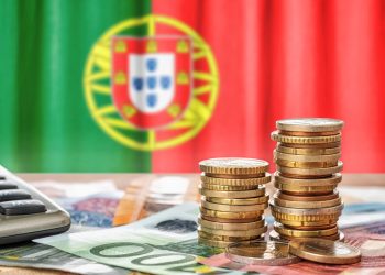 Bandeira de Portugal associada a indicadores económicos positivos