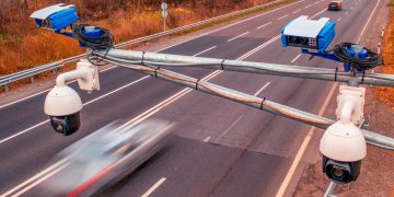 Radar TruCAM II a fiscalizar velocidade numa estrada em Espanha