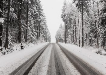 Tempestade de inverno em Portugal com chuva intensa, vento forte e neve nas regiões Norte e Centro