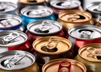 máquina de recolha automática de garrafas e latas em supermercado português