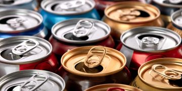 máquina de recolha automática de garrafas e latas em supermercado português