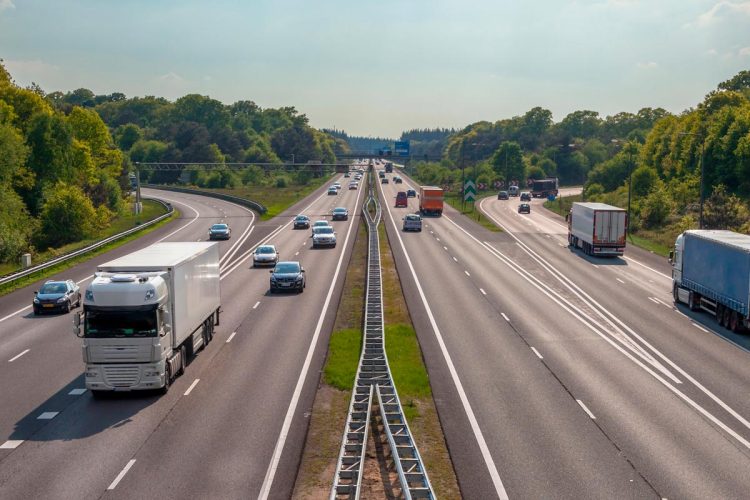Multa por circular demasiado devagar numa autoestrada portuguesa