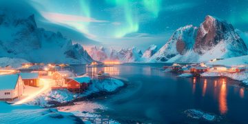 Vista aérea da Gronelândia coberta de gelo com base militar e paisagem ártica