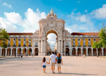 Depois de um mês de caos, este será o dia em que o sol volta a brilhar em Portugal