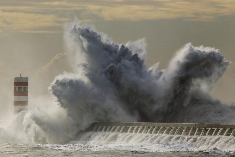 Tempestade Leonardo coloca Portugal em alerta máximo: GNR recomenda Kit de Emergência de 72 Horas perante risco de cheias severas