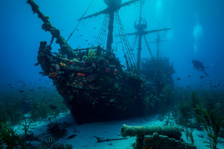 Os 5 naufrágios mais lendários da costa portuguesa que ainda escondem tesouros