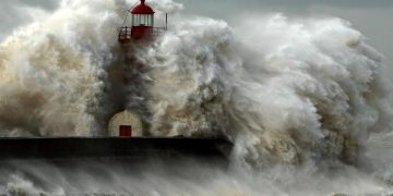Depressão Leonardo ameaça Portugal: chuva torrencial, ventos até 110 km/h, ondas gigantes e neve colocam país bob alerta máximo