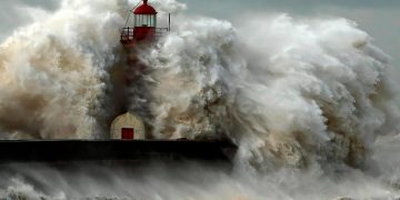Tempestade Marta ameaça Portugal: rajadas destrutivas até 150 km/h e fenómeno raro “stingjet”
