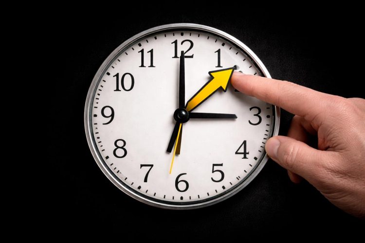Mudança da hora pode acabar de vez - mas domingo ainda muda o relógio