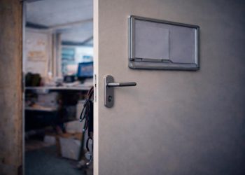 Escândalo das Reformas por Invalidez: médica suspeita de fraude pode enfrentar crimes graves