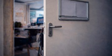 Escândalo das Reformas por Invalidez: médica suspeita de fraude pode enfrentar crimes graves