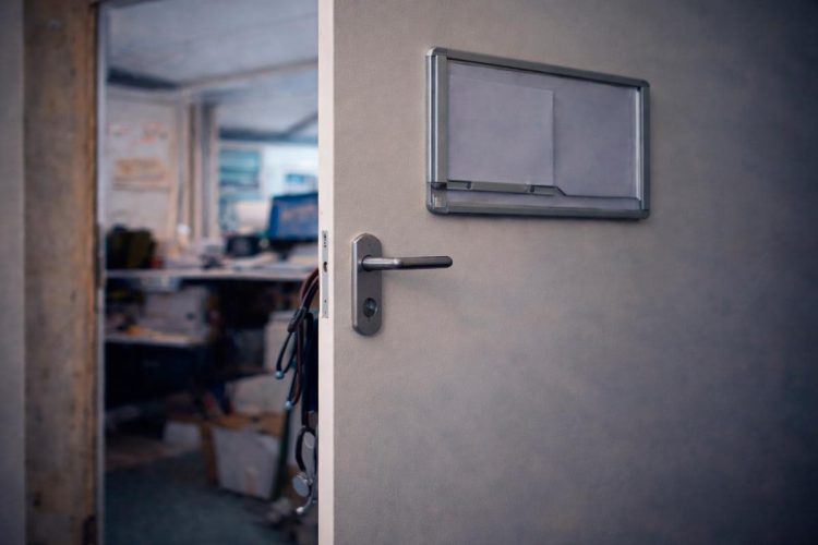 Escândalo das Reformas por Invalidez: médica suspeita de fraude pode enfrentar crimes graves