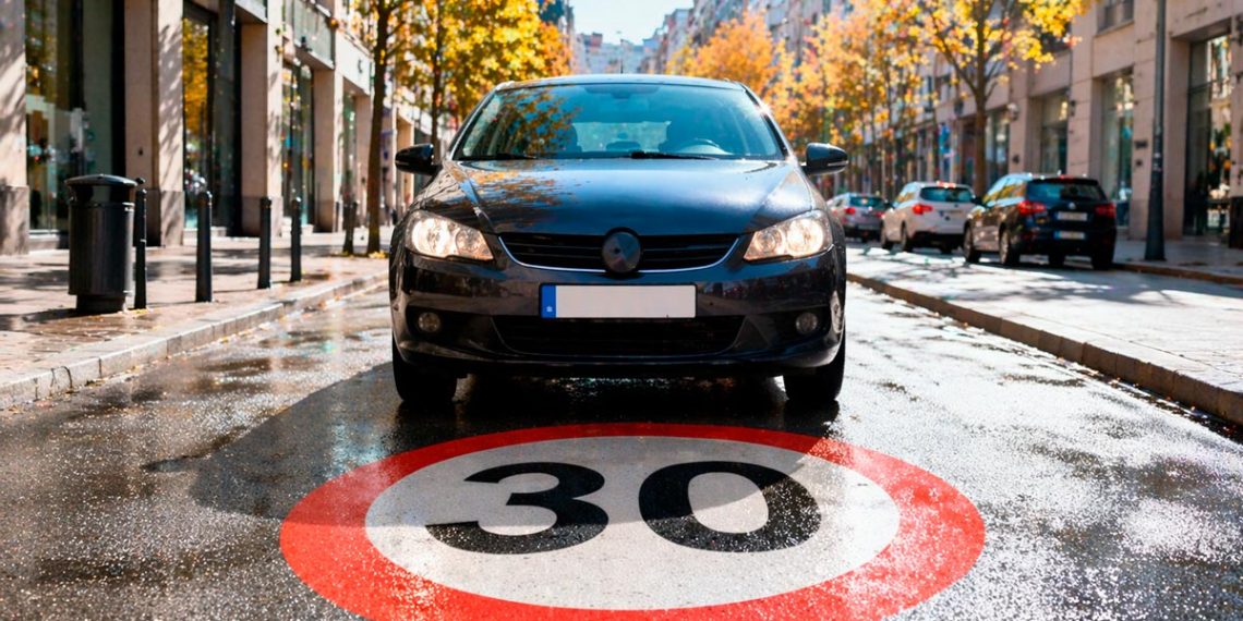 Limite de 30 Km/h nas cidades? Governo estuda medida que está a dividir Portugal