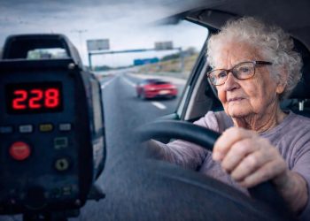 Mulher de 92 anos apanhada a 228 Km/h: caso surreal choca autoridades em França