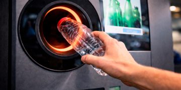 Garrafas e latas passam a dar dinheiro em Portugal: novo sistema entra em vigor já este mês