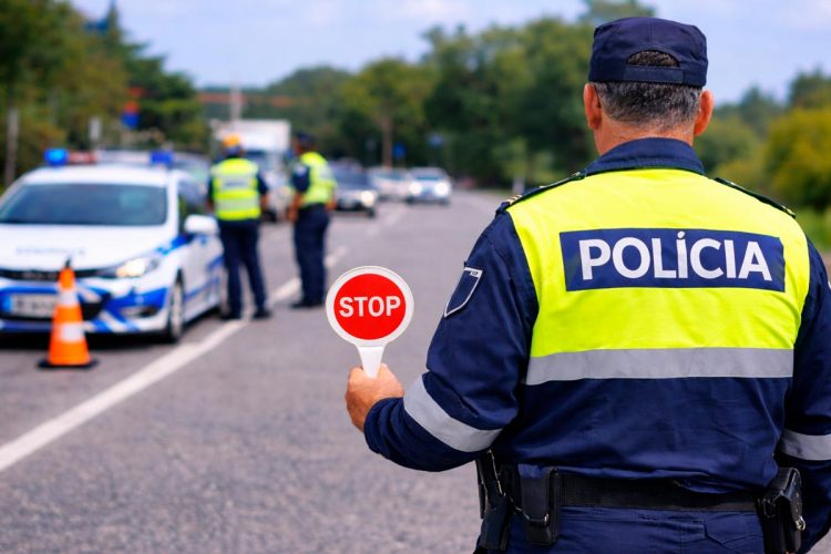 Governo quer mudar Código da Estrada: novas regras podem trazer multas mais pesadas e fiscalização surpresa Governo quer mudar Código da Estrada: novas regras podem trazer multas mais pesadas e fiscalização surpresa