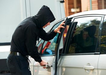 Polícia alerta para peça escondida no carro que está a ser roubada em minutos por conter metais preciosos