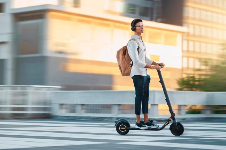 Capacete obrigatório nas trotinetes e bicicletas elétricas: novas regras e multas até 150 euros Capacete obrigatório nas trotinetes e bicicletas elétricas: novas regras e multas até 150 euros