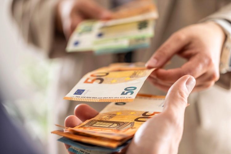 Pagamentos em dinheiro em Portugal: saiba qual é o limite legal e o que muda com as novas regras da União Europeia Pagamentos em dinheiro em Portugal: saiba qual é o limite legal e o que muda com as novas regras da União Europeia
