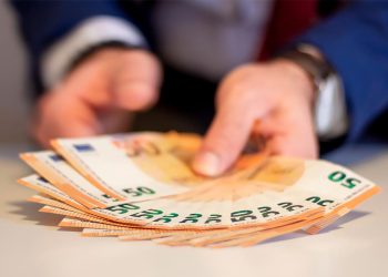 Prestação Social Única: quem tiver carro, mota ou mais de 16 mil euros em poupanças pode perder o apoio