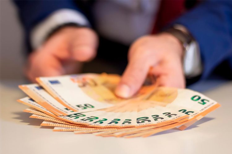 Prestação Social Única: quem tiver carro, mota ou mais de 16 mil euros em poupanças pode perder o apoio