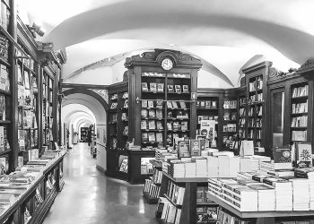 A livraria mais antiga do mundo fica em Portugal e continua a encantar gerações desde 1732 A livraria mais antiga do mundo fica em Portugal e continua a encantar gerações desde 1732