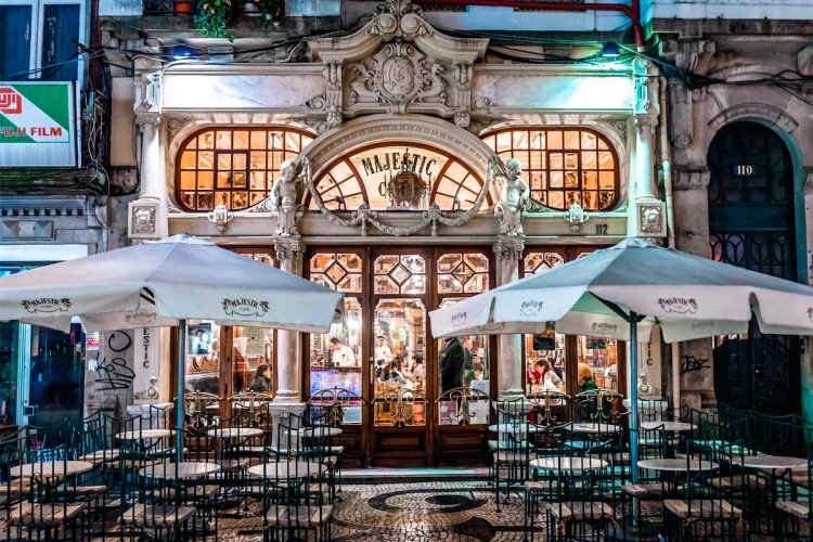 O Majestic Café é um dos cafés mais bonitos do mundo e um dos maiores tesouros históricos do Porto O Majestic Café é um dos cafés mais bonitos do mundo e um dos maiores tesouros históricos do Porto