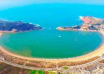 São Martinho do Porto, uma das baías mais bonitas do mundo fica em Portugal