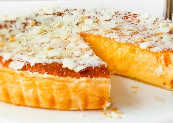 O segredo da tarte de coco e leite condensado: a receita cremosa que se prepara em minutos