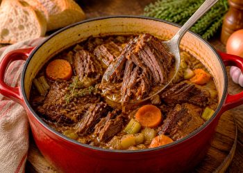Carne de vaca estufada à moda antiga: tão tenra que se corta à colher