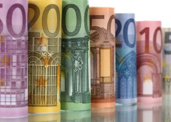 Pagamentos em dinheiro: UE fixa limite de 10 mil euros, mas Portugal mantém os 3 mil