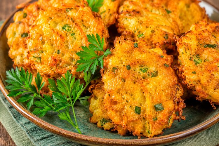 Pataniscas de Bacalhau e Legumes: crocantes por fora, suculentas por dentro Pataniscas de Bacalhau e Legumes: crocantes por fora, suculentas por dentro