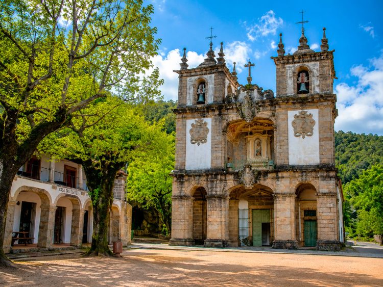 Santuário de Nossa Senhora da Abadia: descubra um dos mais antigos e belos santuários marianos do Norte de Portugal