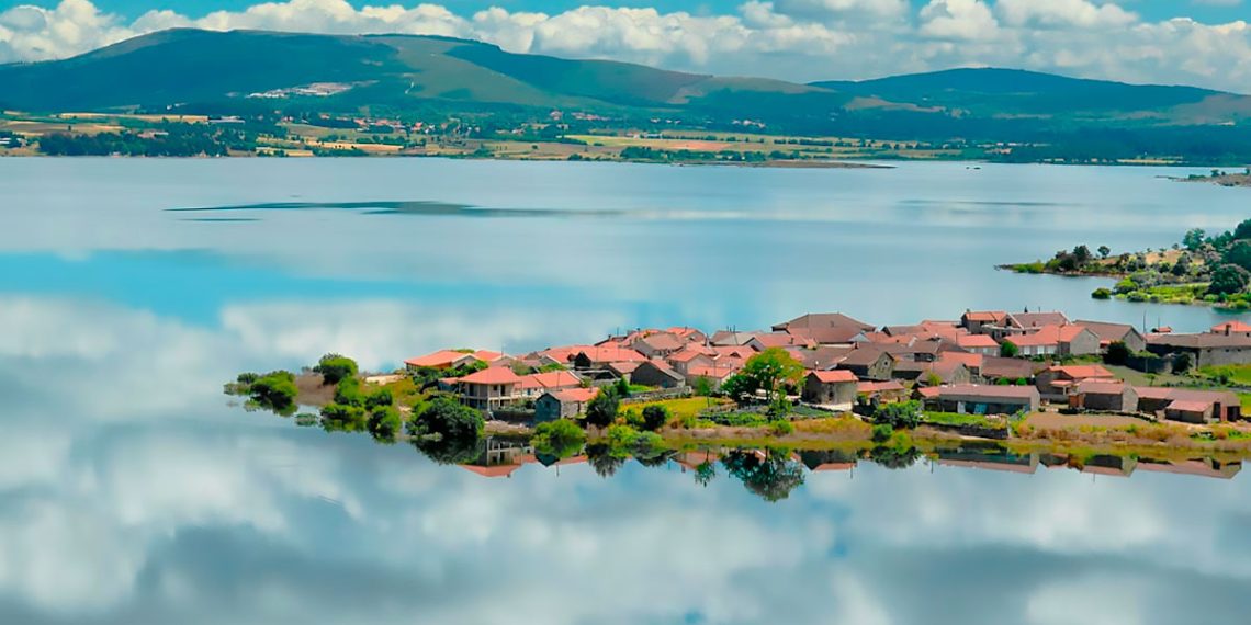 Vilarinho de Negrões: descubra a aldeia mais bonita de Trás-os-Montes entre montanhas, água e tradição
