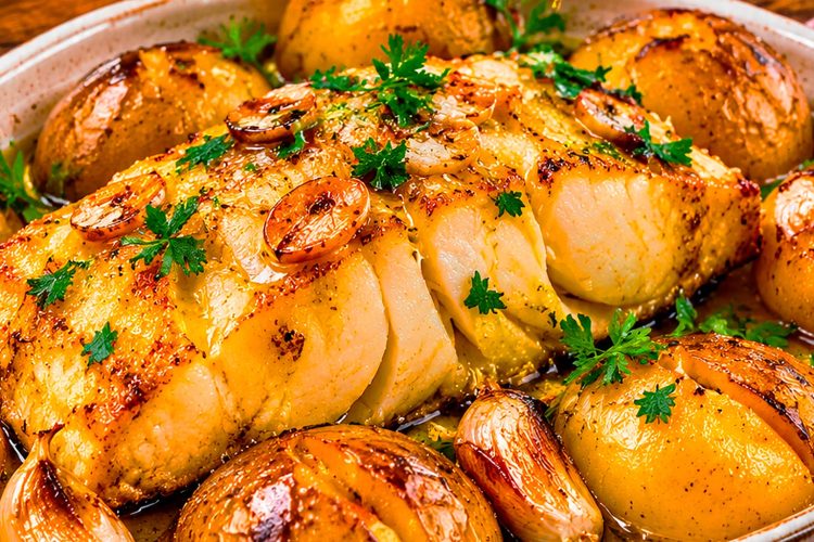 Bacalhau à Lagareiro: a receita tradicional portuguesa que conquista à primeira garfada Bacalhau à Lagareiro: a receita tradicional portuguesa que conquista à primeira garfada