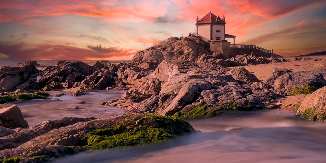 Capela do Senhor da Pedra: o santuário à beira-mar que guarda um dos maiores mistérios de Portugal