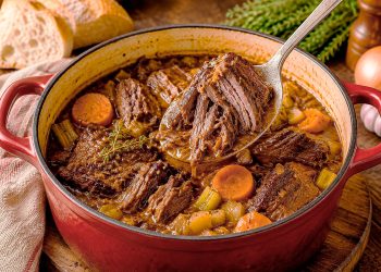 Carne de vaca estufada à moda antiga: tão tenra que se corta à colher