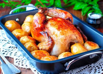 Frango Assado Inteiro no Forno: os truques para ficar suculento, dourado e irresistível