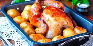 Frango Assado Inteiro no Forno: os truques para ficar suculento, dourado e irresistível